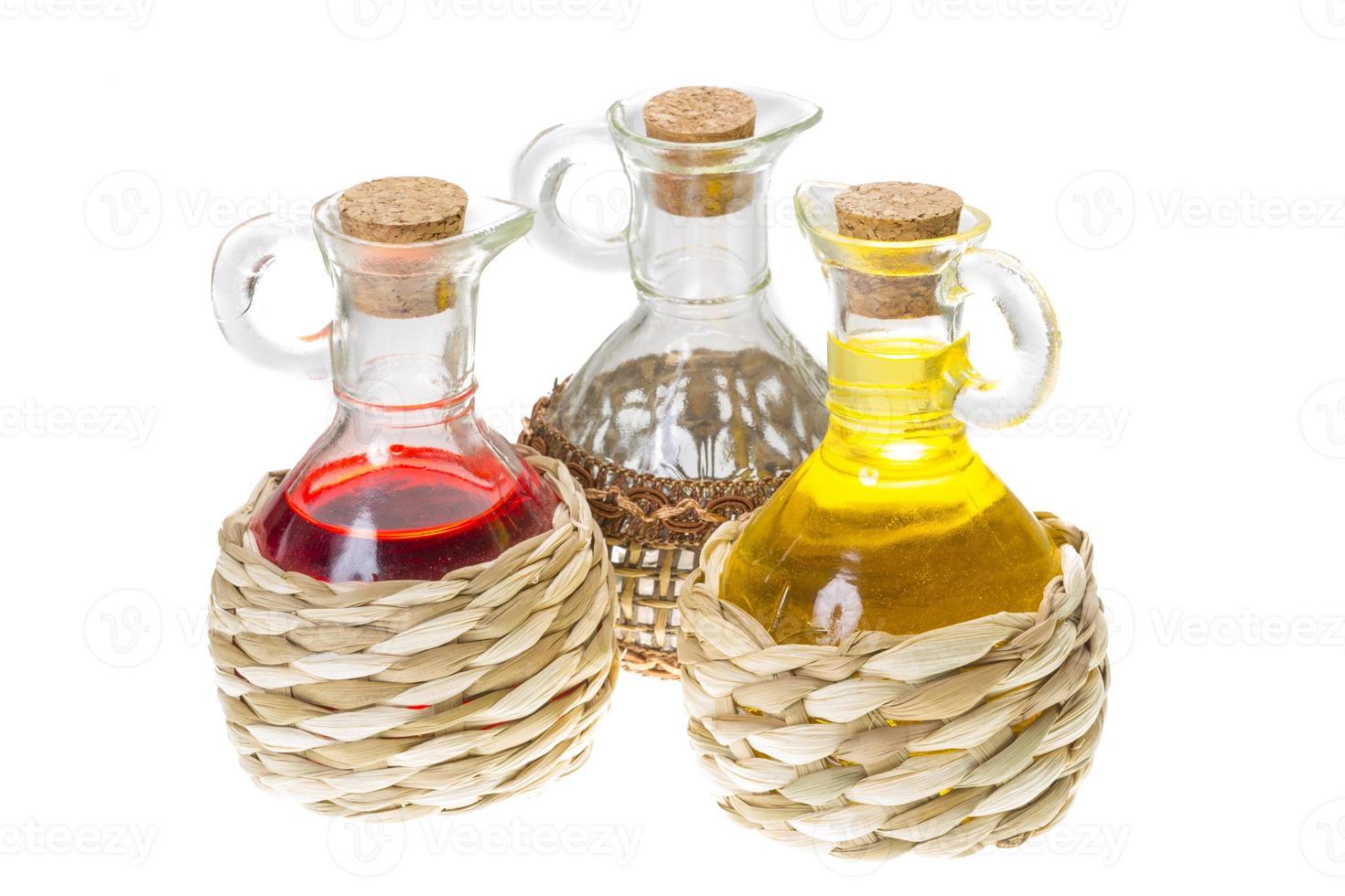 Flaschen mit Öl und Essig foto