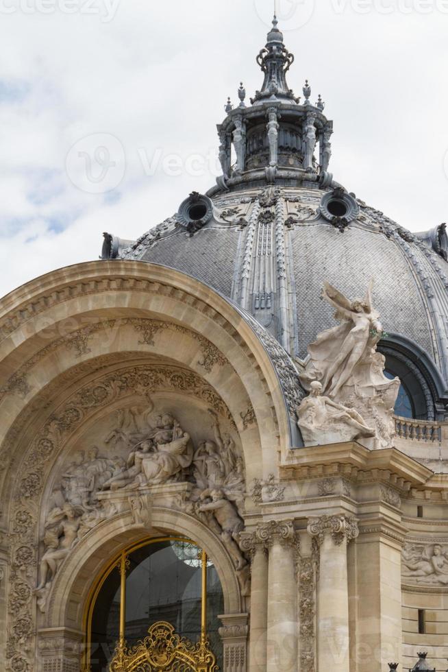 historisches gebäude in paris frankreich foto