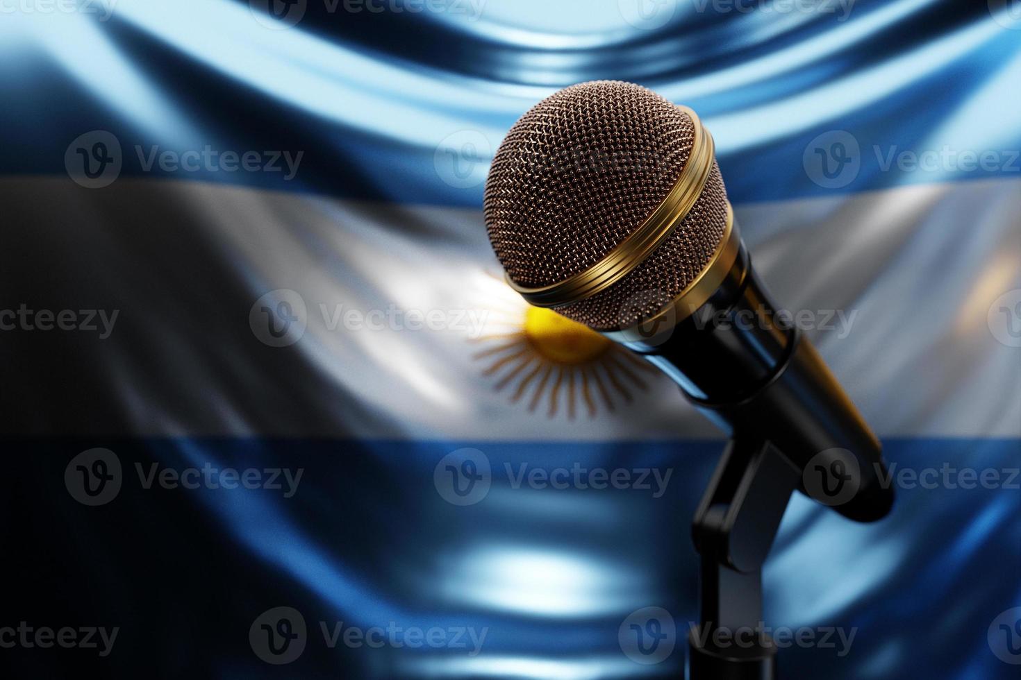 mikrofon auf dem hintergrund der nationalflagge von uruguay, realistische 3d-illustration. Musikpreis, Karaoke, Radio- und Tonstudio-Tongeräte foto