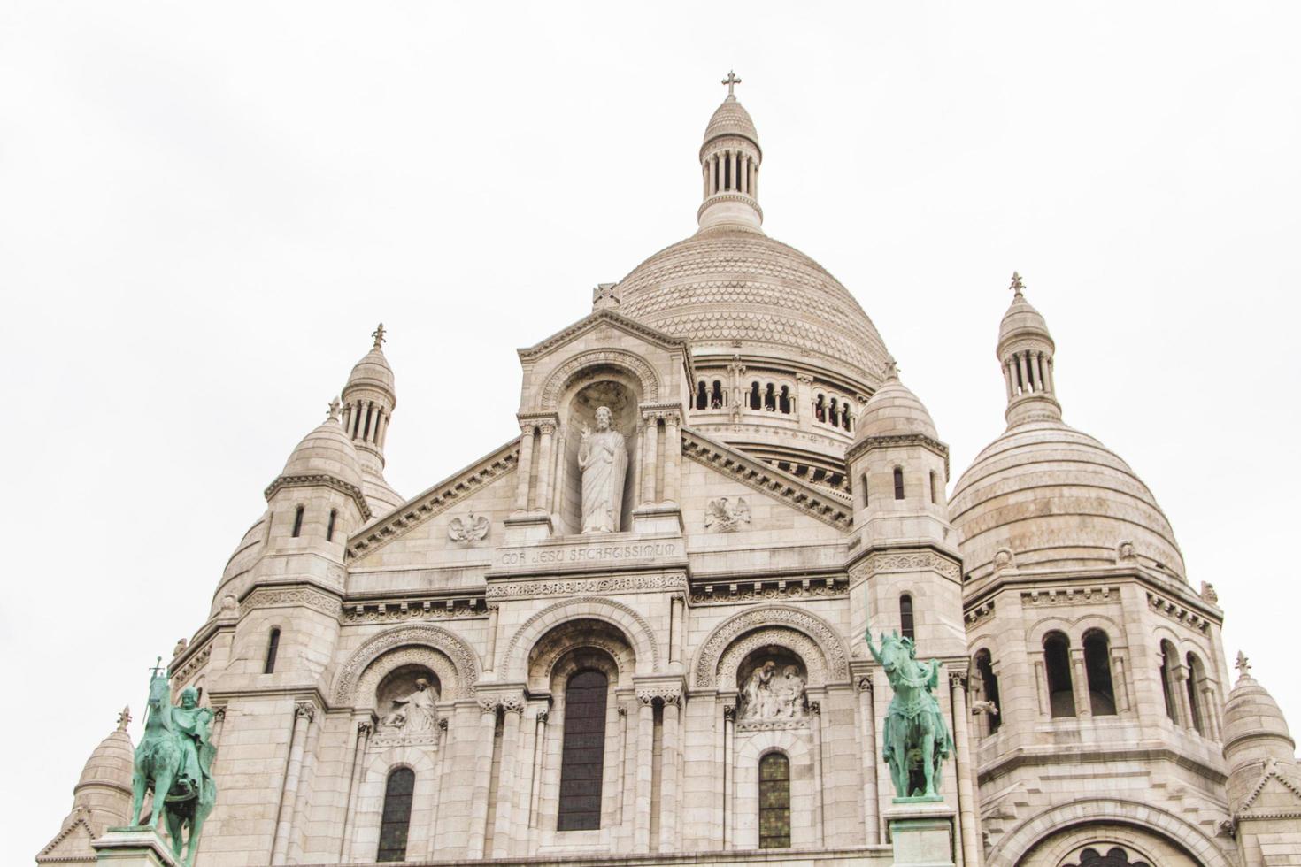 die äußere architektur von sacre coeur, montmartre, paris, frankreich foto