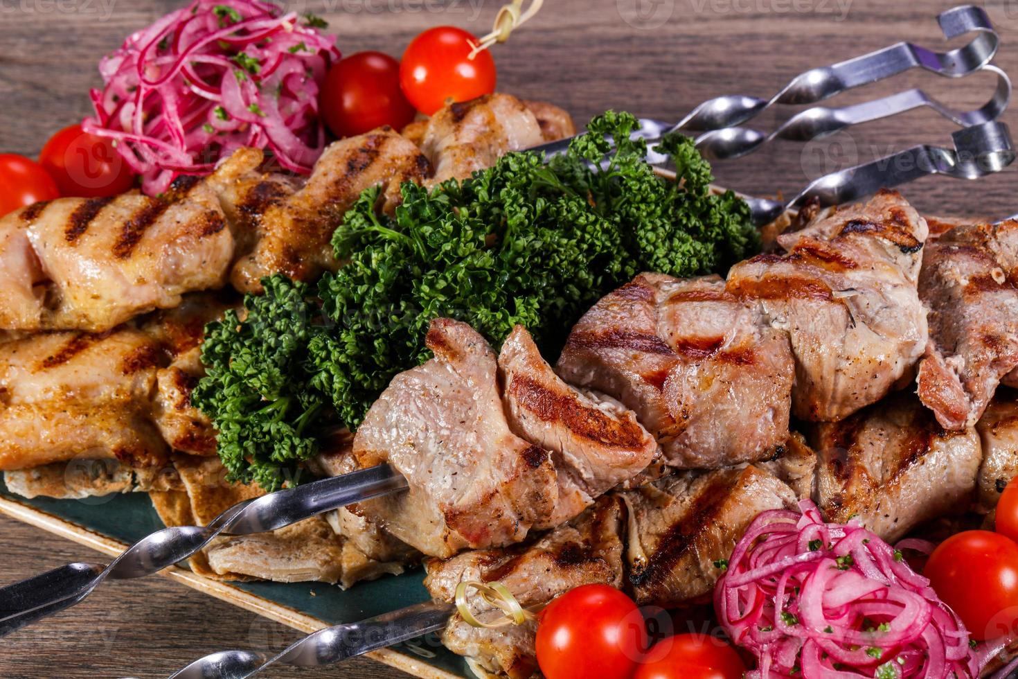 gegrilltes Hähnchen und Schwein foto