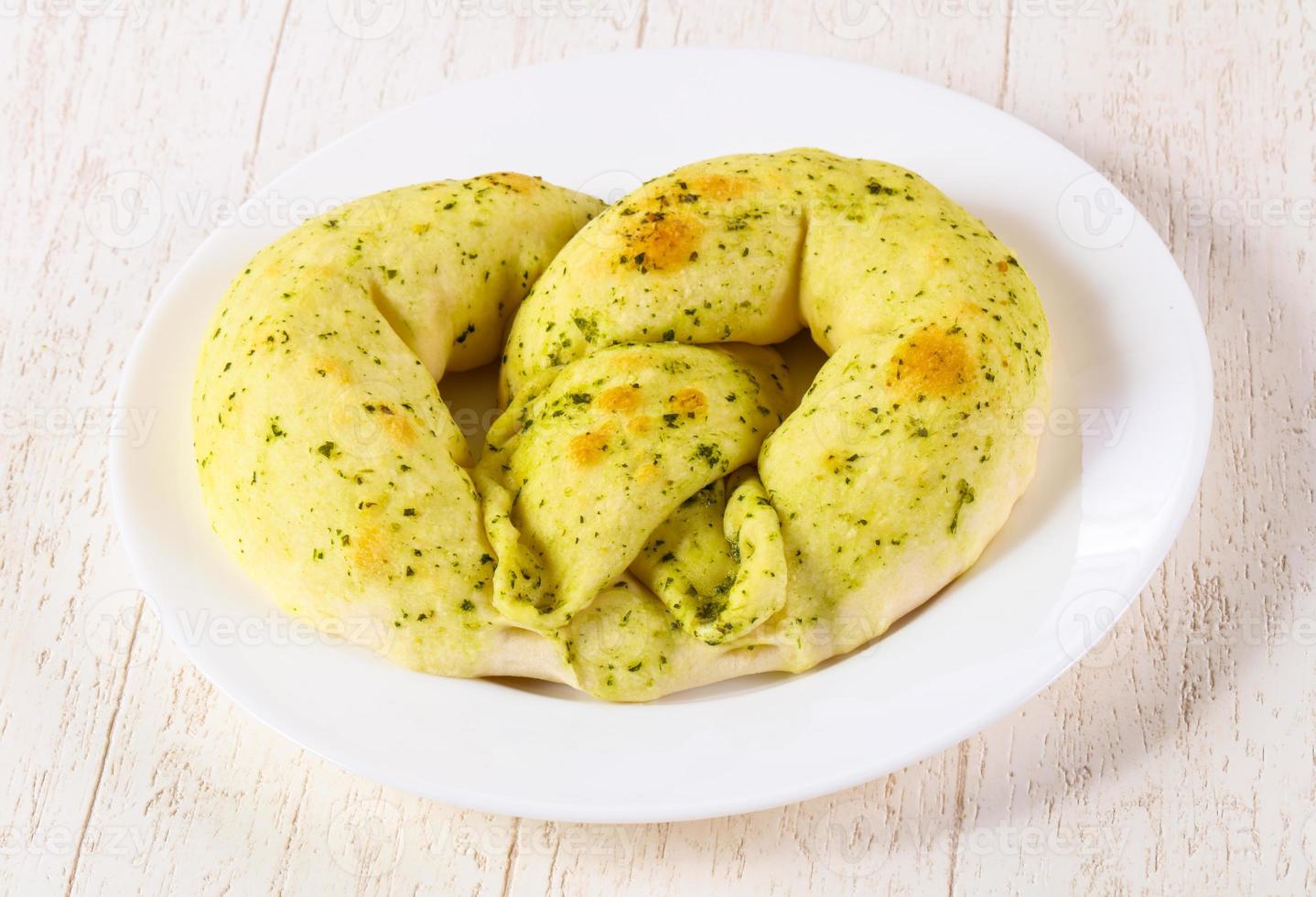 Brezel mit Pesto foto