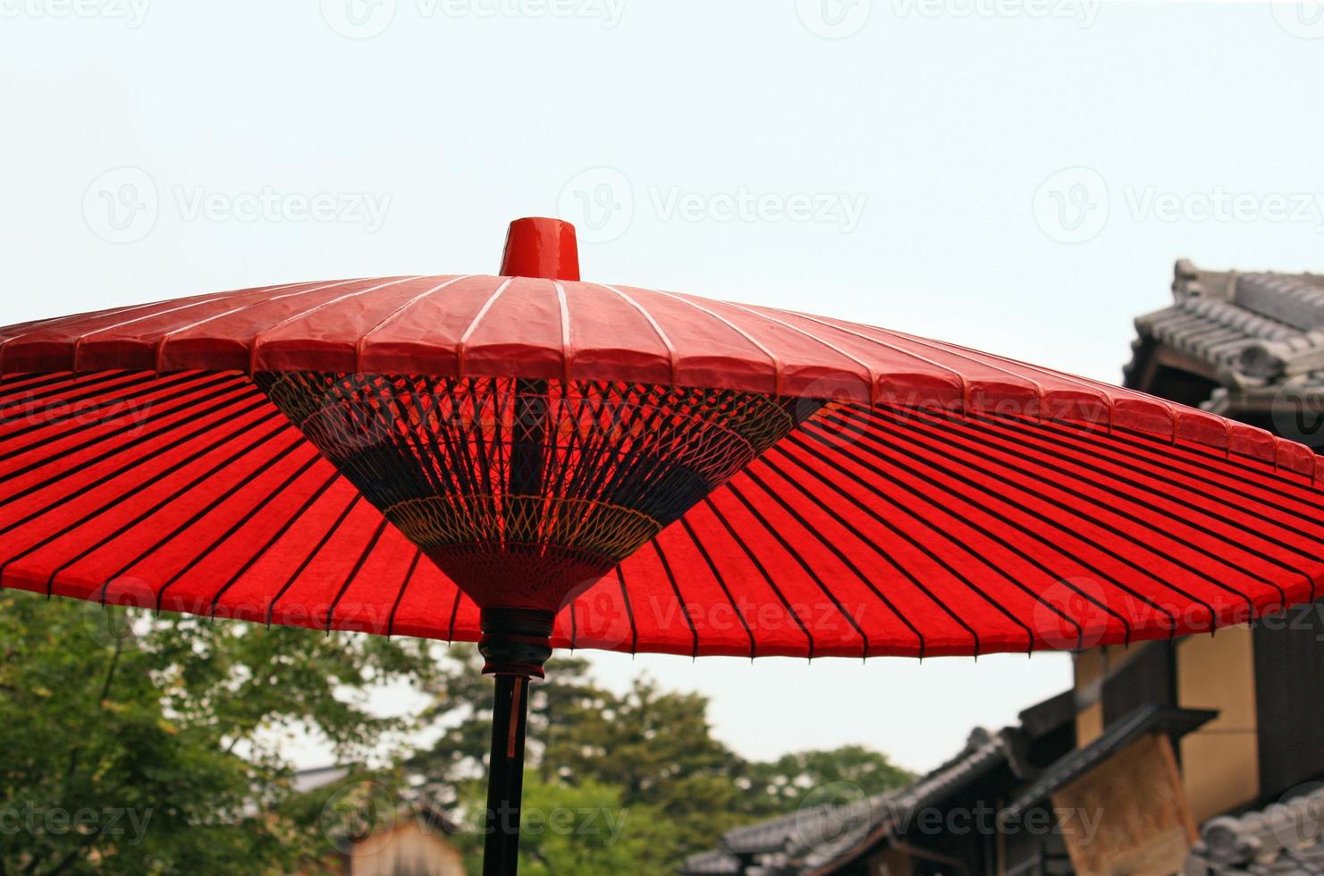 traditioneller japanischer sonnenschirmpapierregenschirm in kyoto, japan foto