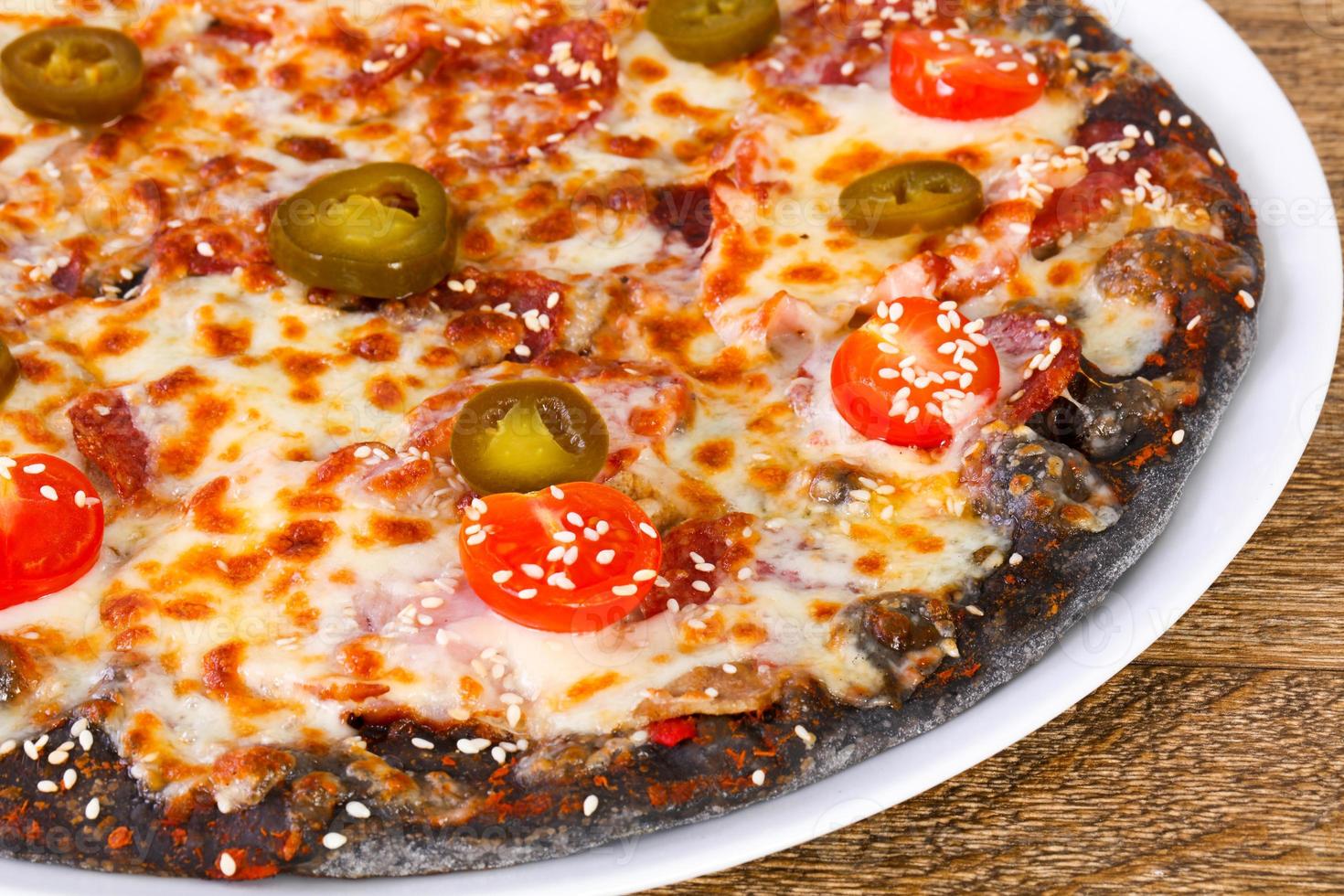 Pizza Peperoni mit Pfeffer foto