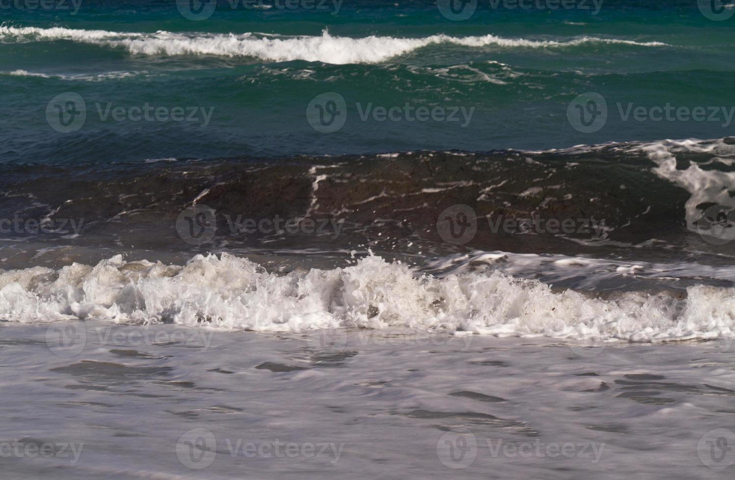Meereswellen am Mittelmeer foto