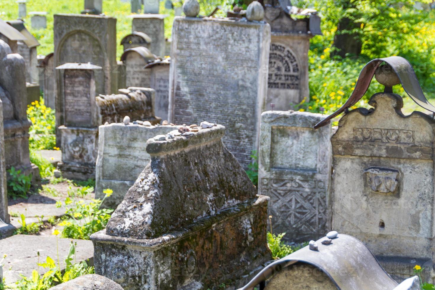 der remuh-friedhof in krakau, polen, ist ein jüdischer friedhof, der 1535 angelegt wurde. er befindet sich neben der remuh-synagoge foto