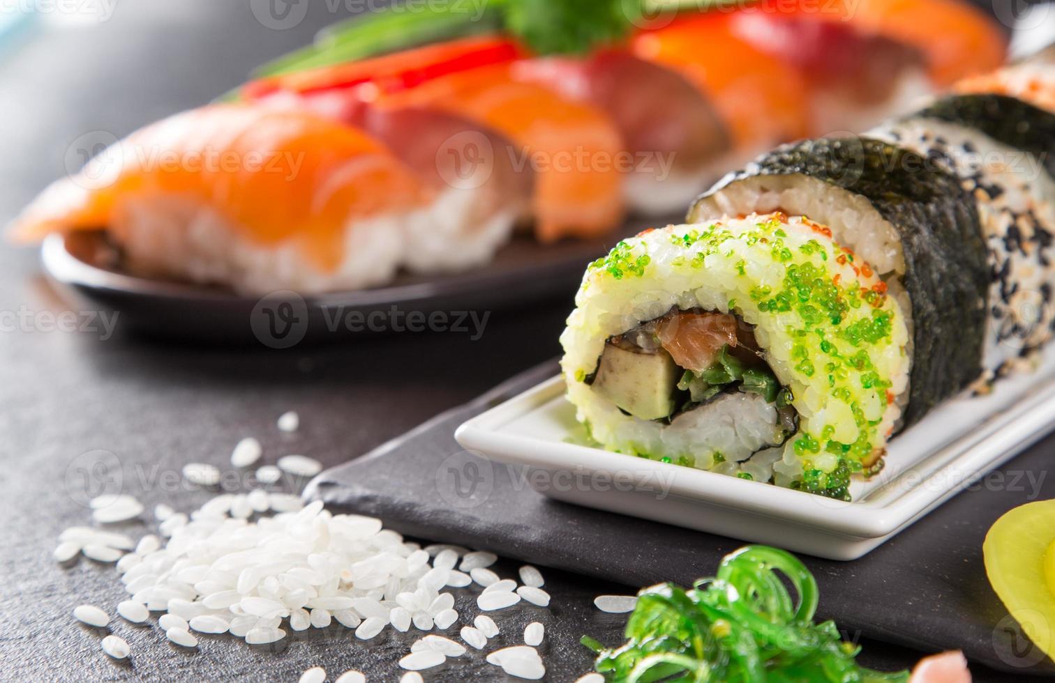japanisches Sushi-Set mit Meeresfrüchten foto