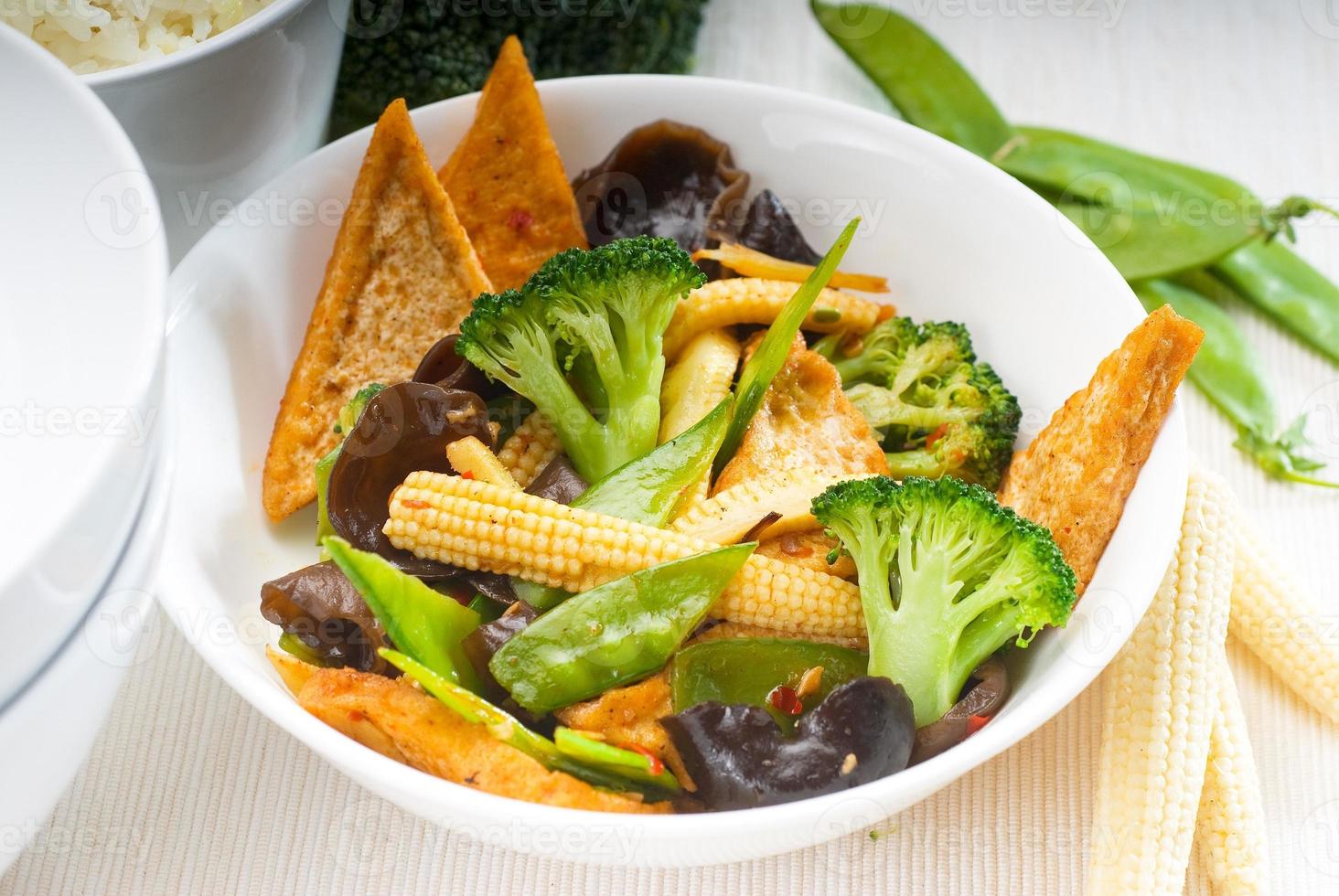 Tofu Bohnenkürbis und Gemüse foto