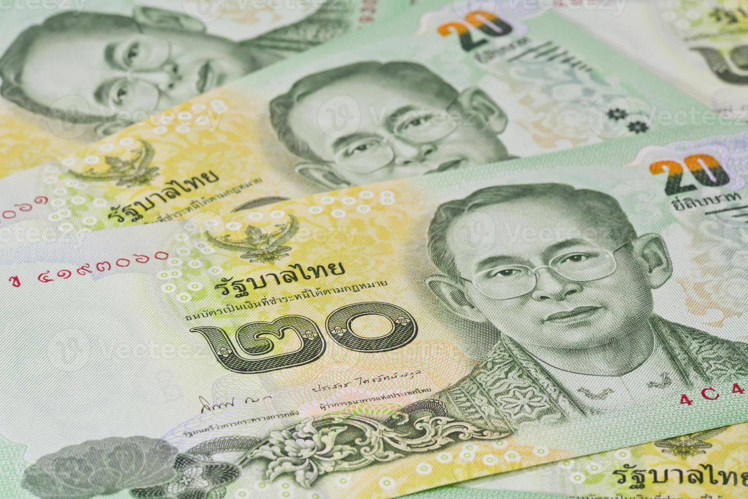 thailändische Banknoten (Baht) für Geld und Geschäftskonzepte foto