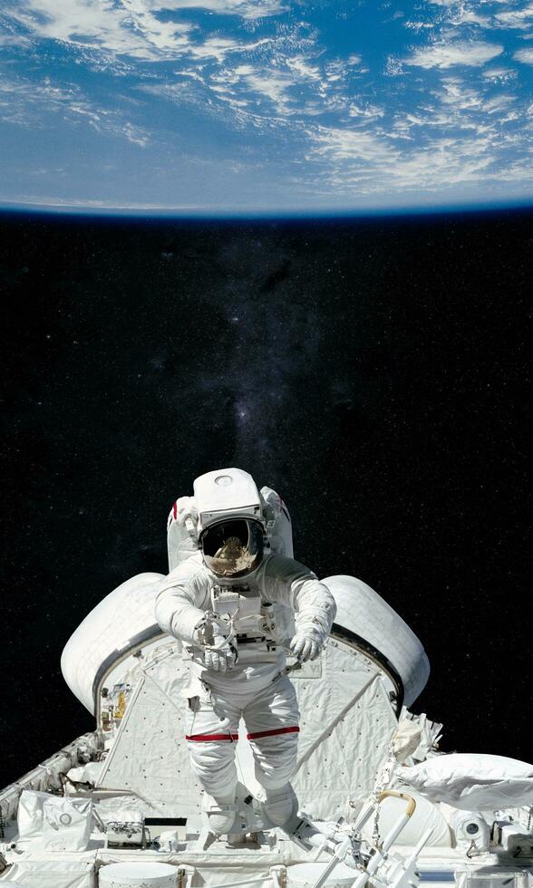 Astronaut und Raumschiff. elemente dieses bildes, bereitgestellt von der nasa. foto