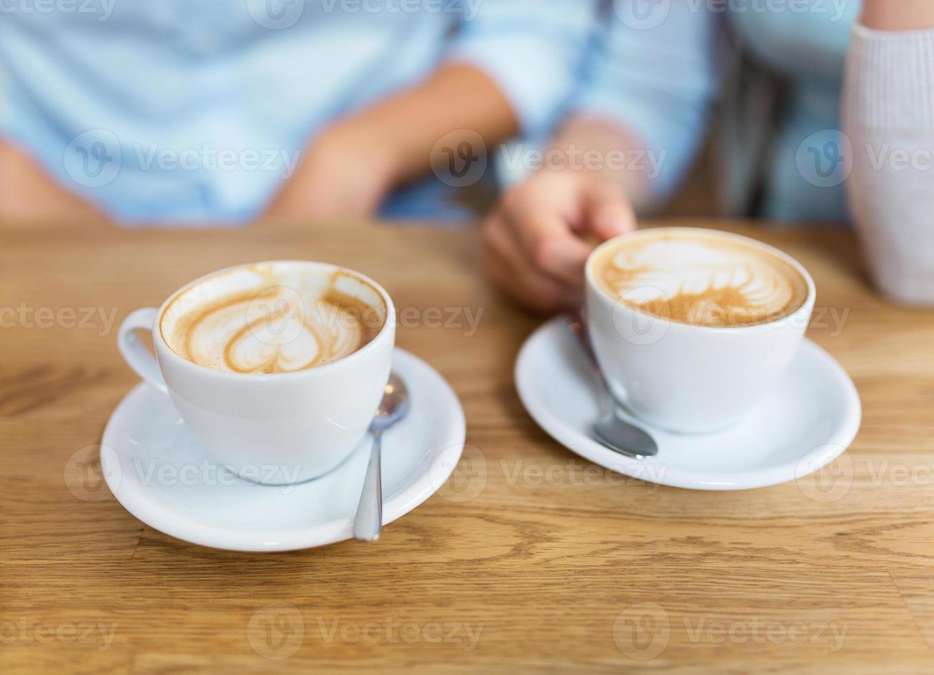 zwei Kaffeetassen foto