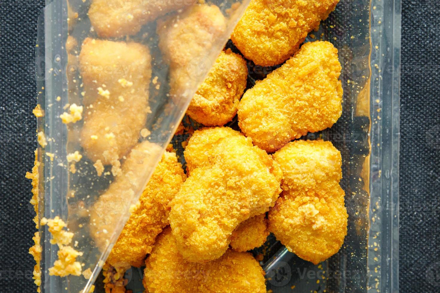 chicken nuggets frittiertes geflügelfleisch frische mahlzeit essen snack auf dem tisch kopierraum essen foto