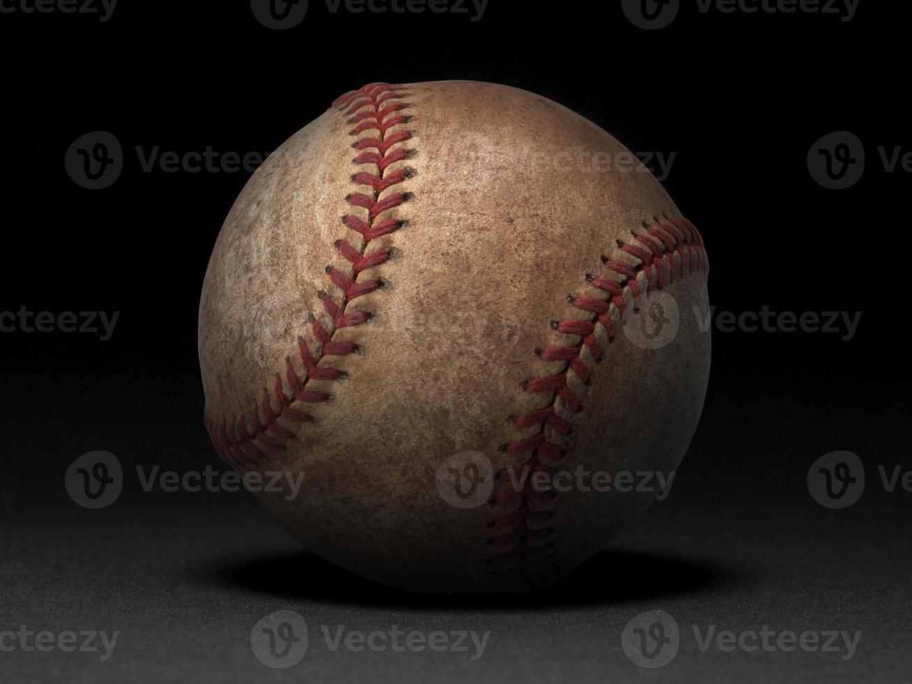 Baseballball auf schwarzem Hintergrund foto