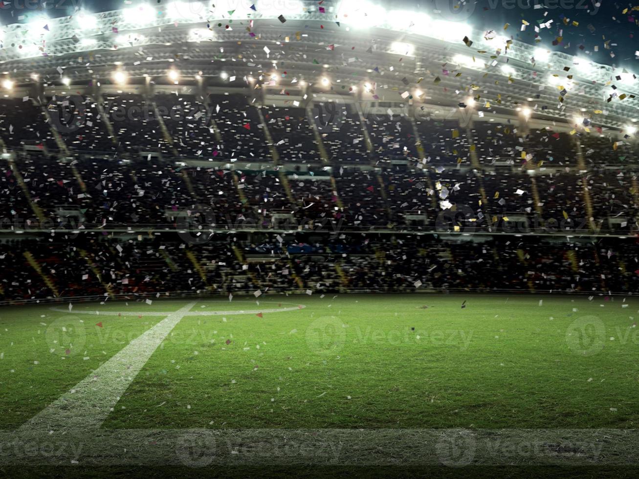 Stadion mit Fans in der Nacht, in der das Spiel die Meisterschaft feiert foto