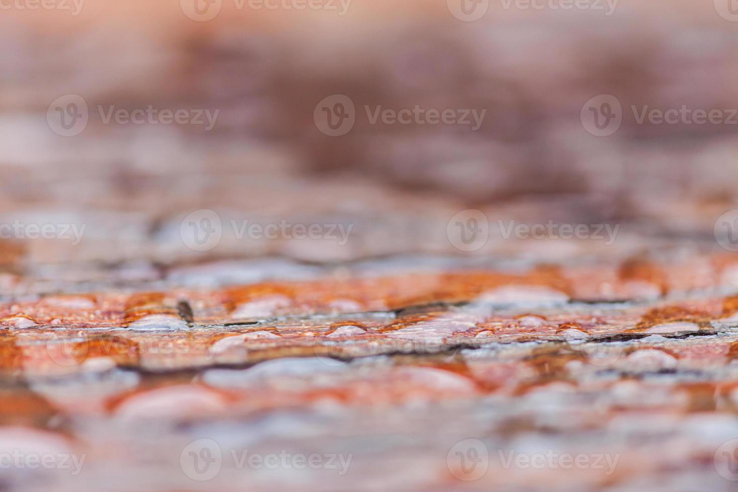 Wassertropfen auf Holzboden bei Regen, abstrakter Hintergrund foto