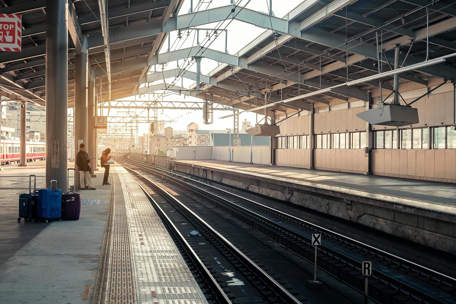 Bahnhof in Osaka City am Morgen. Osaka, Japan, 30. November 2019 foto