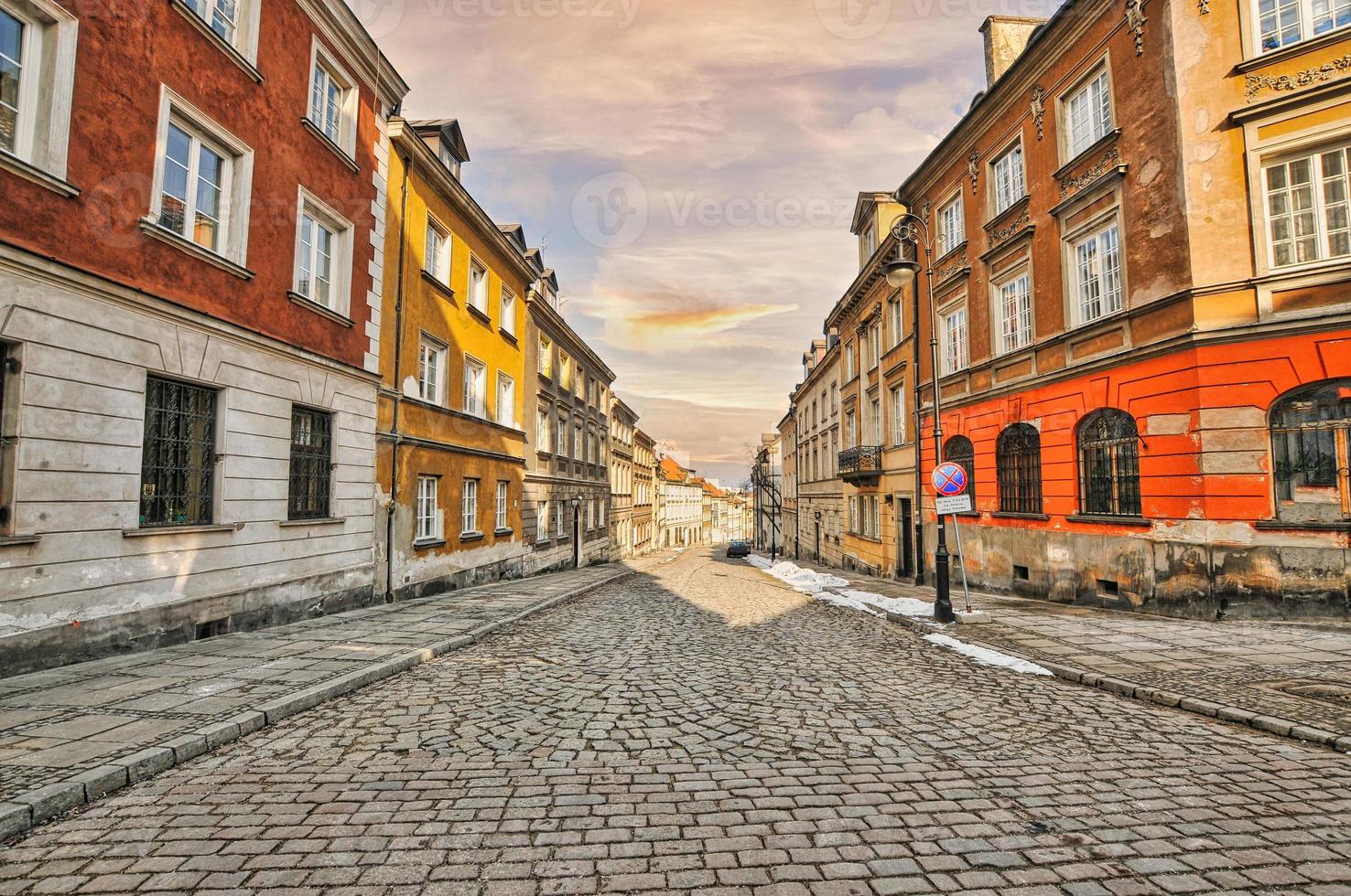 Straße mit Stein in Warschau, Polen foto