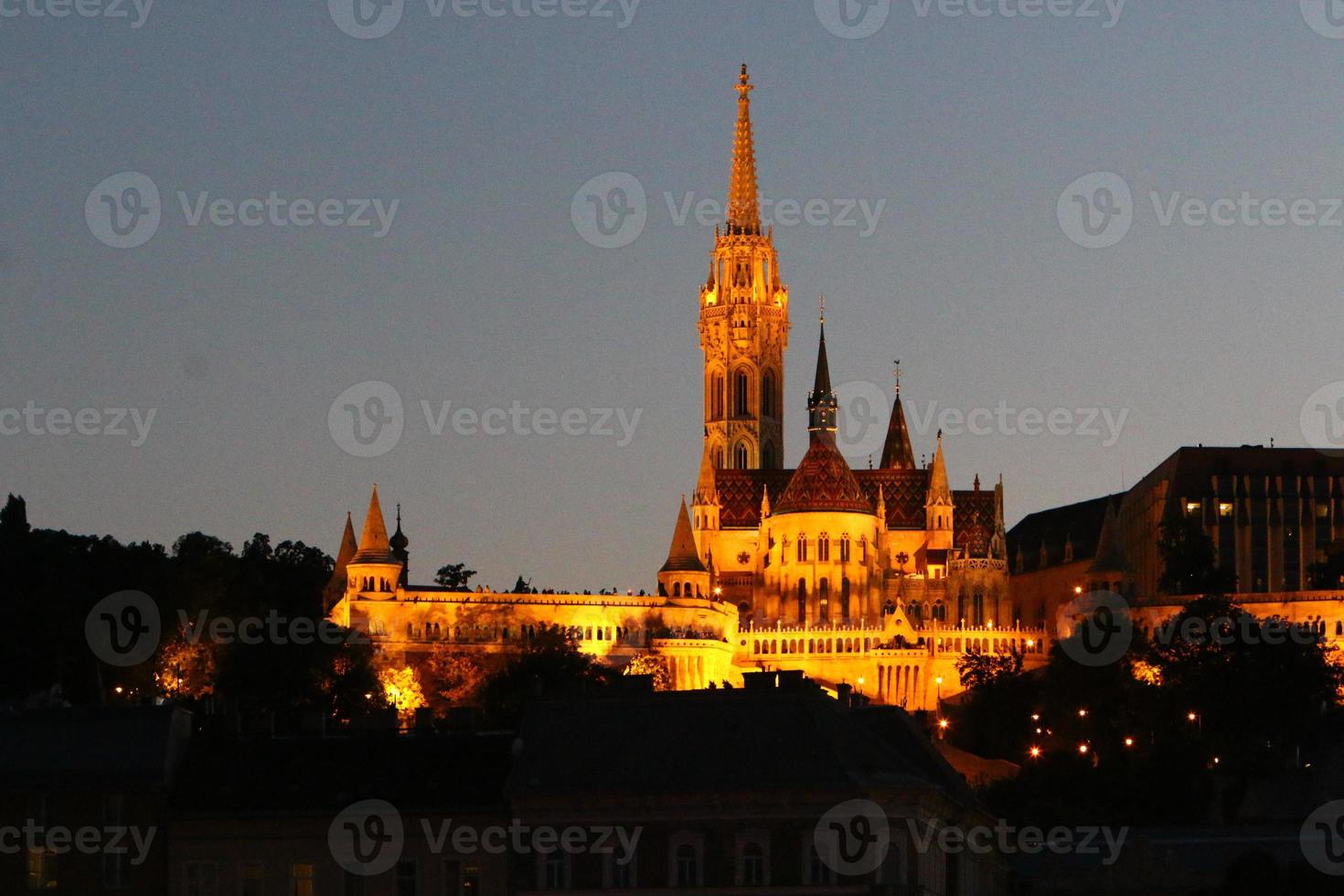 budapest hauptstadt von ungarn bei sonnenuntergang foto