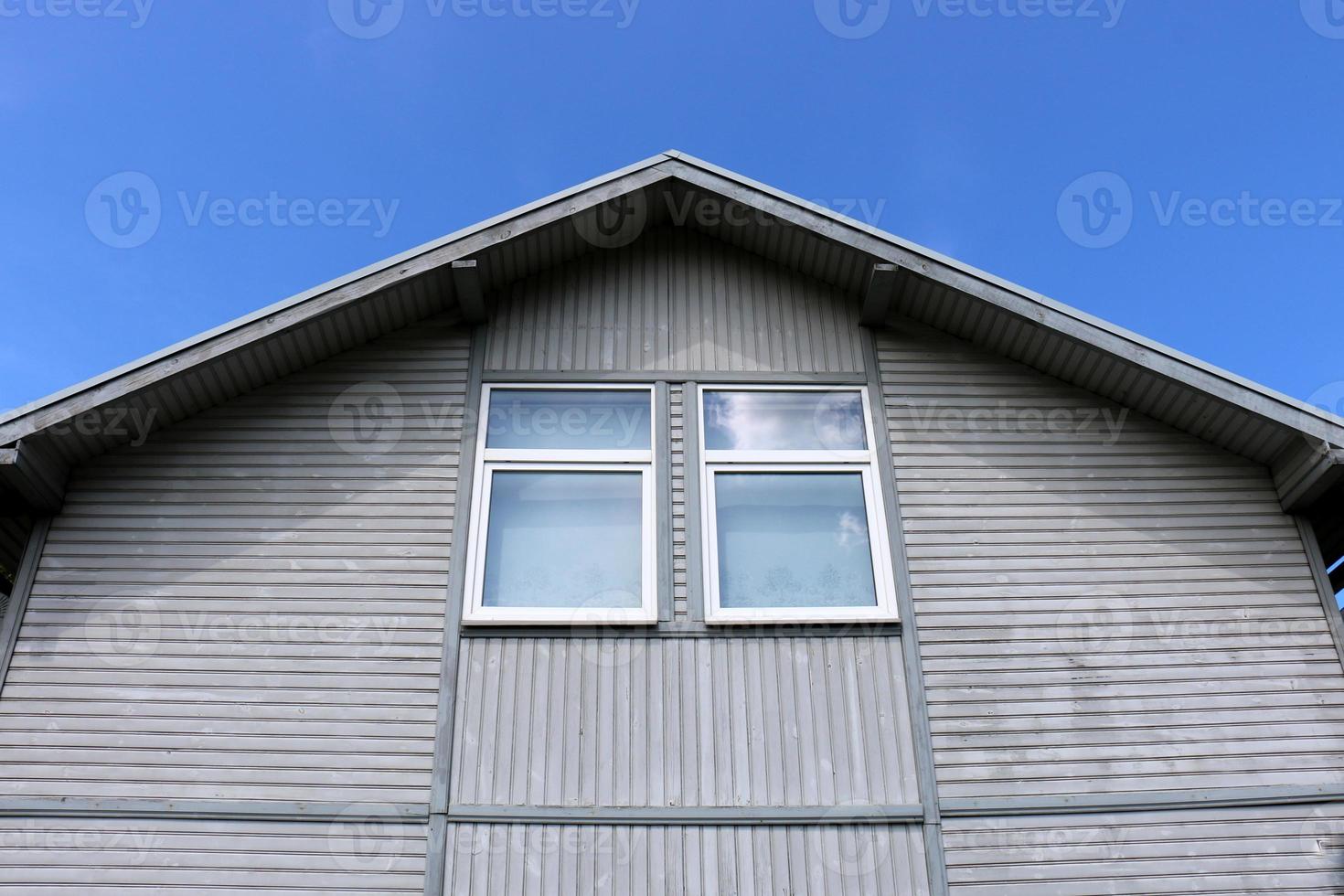 kleines Fenster in der Großstadt foto