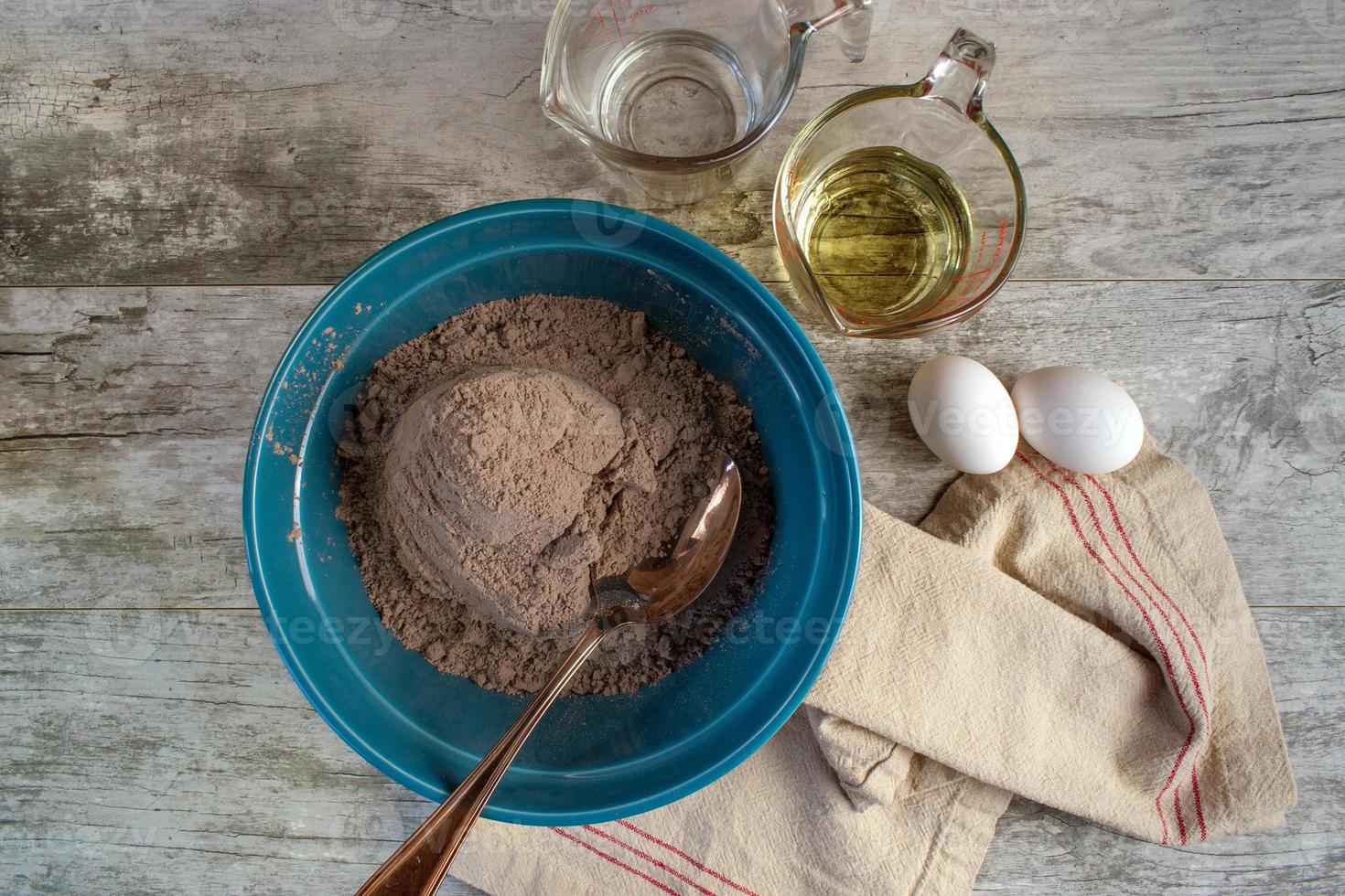 Zutaten für die Herstellung von Brownies von Grund auf flach gelegt foto