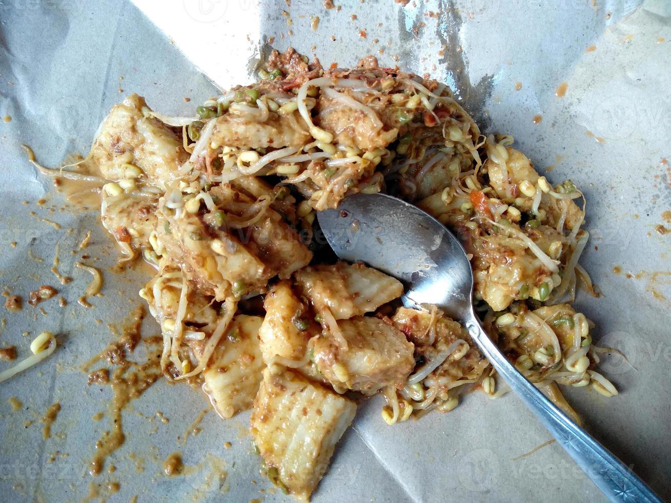 Tipat Cantok Bali oder Ketoprak. indonesisches kulinarisches essen foto