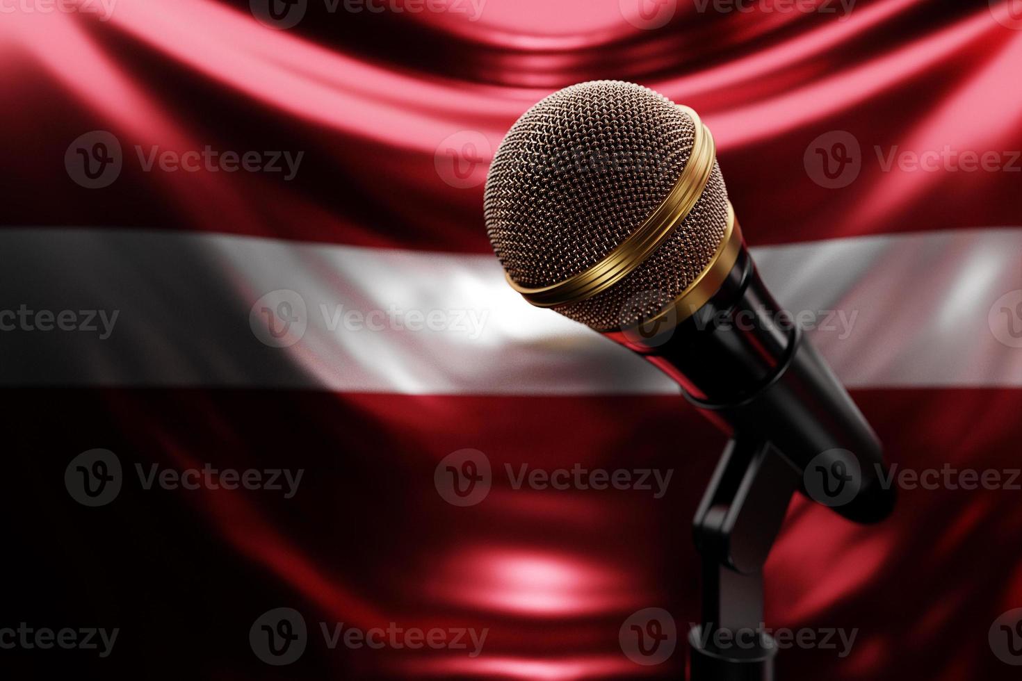 mikrofon auf dem hintergrund der nationalflagge von lettland, realistische 3d-illustration. Musikpreis, Karaoke, Radio- und Tonstudio-Tongeräte foto