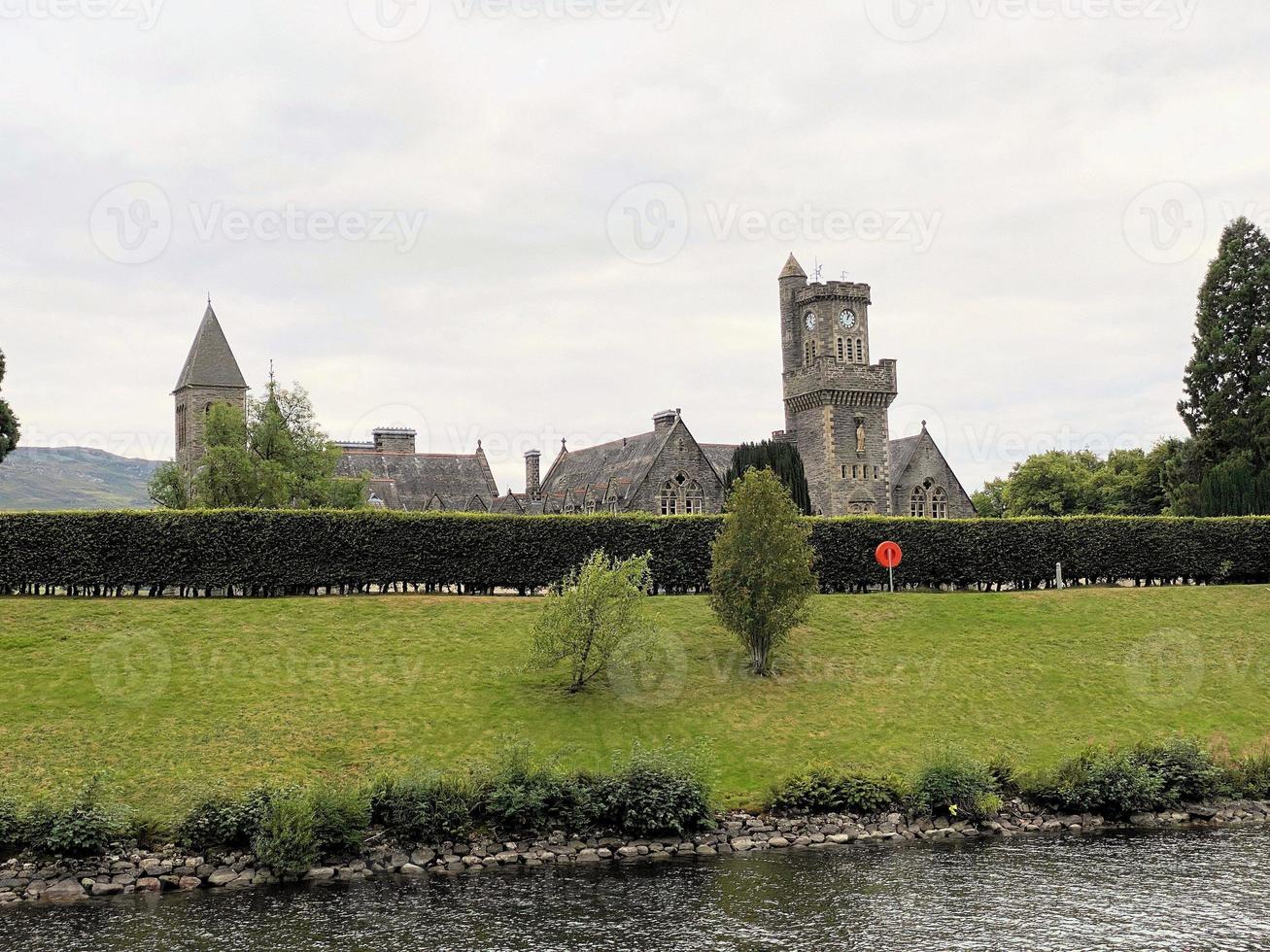 ein blick auf die kirche von fort augustus in schottland foto