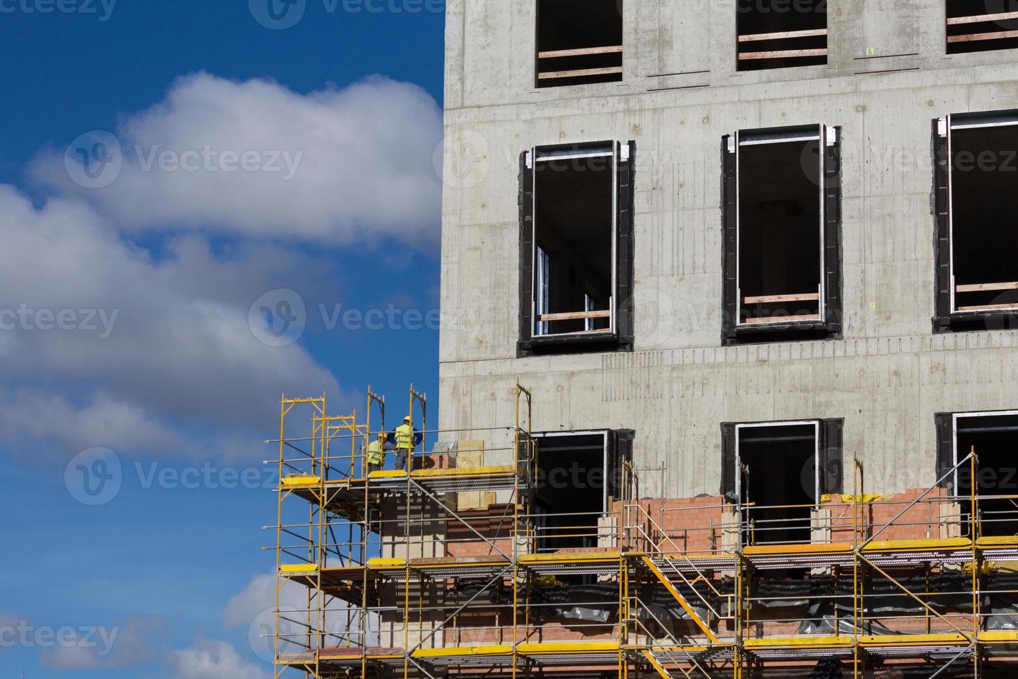 Bauarbeiter auf Gerüsten - Fassadenbau foto