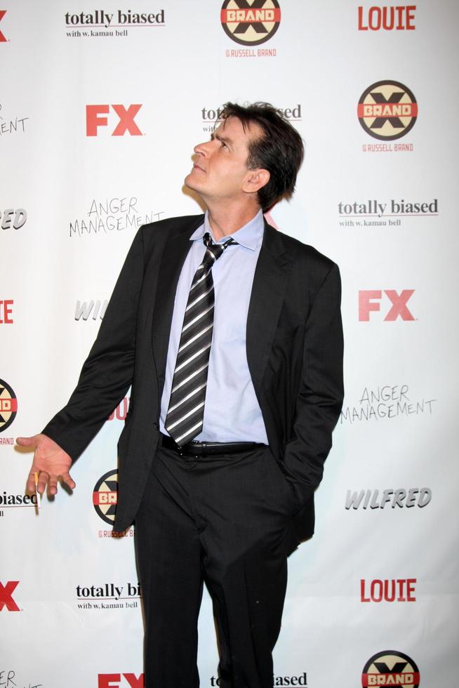 los angeles, 26. juni - charlie sheen kommt am 26. juni 2012 in los angeles, ca., zur fx sommerkomödienparty im lure foto