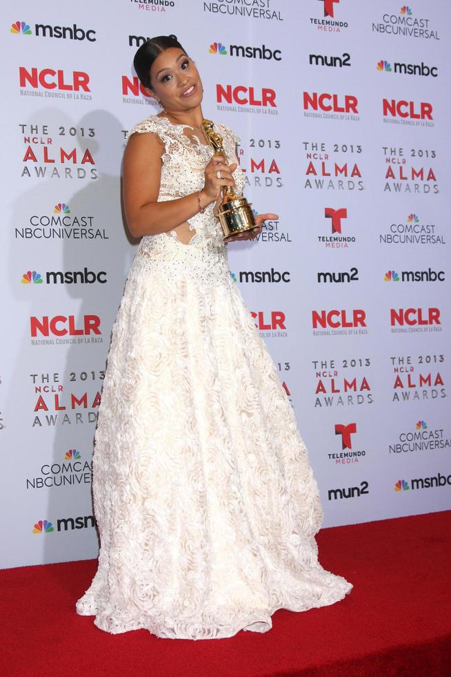 Los Angeles, 27. September – Gina Rodriguez bei den Alma Awards 2013, Presseraum im Pasadena Civic Auditorium am 27. September 2013 in Pasadena, ca foto