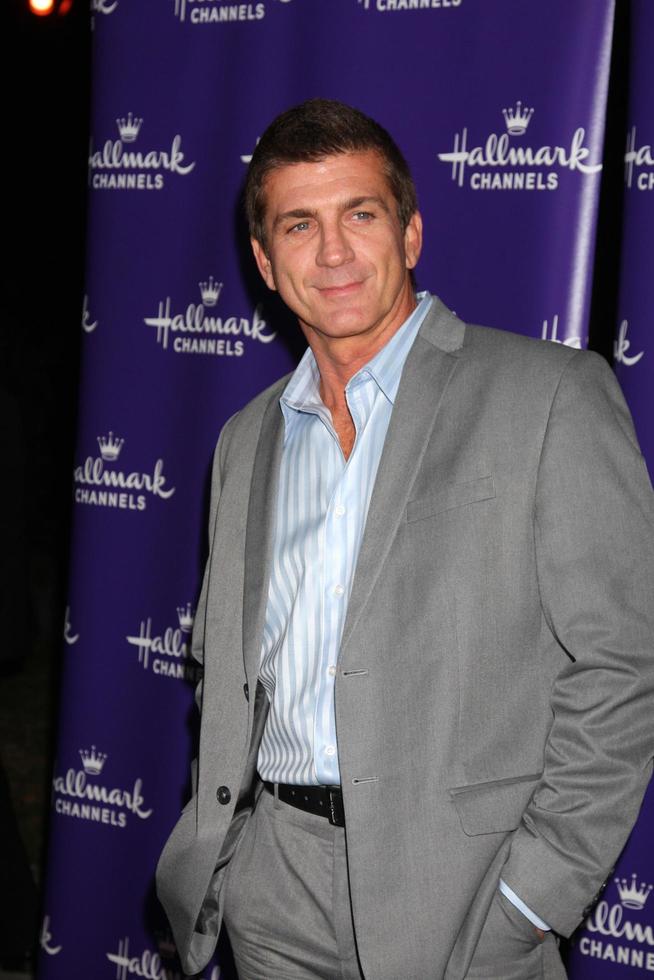 los angeles, 7. jan. - joe lando kommt am 7. januar 2011 in pasadena, ca., zur charakteristischen tca-party im winter 2011 im turnier of roses parade house foto