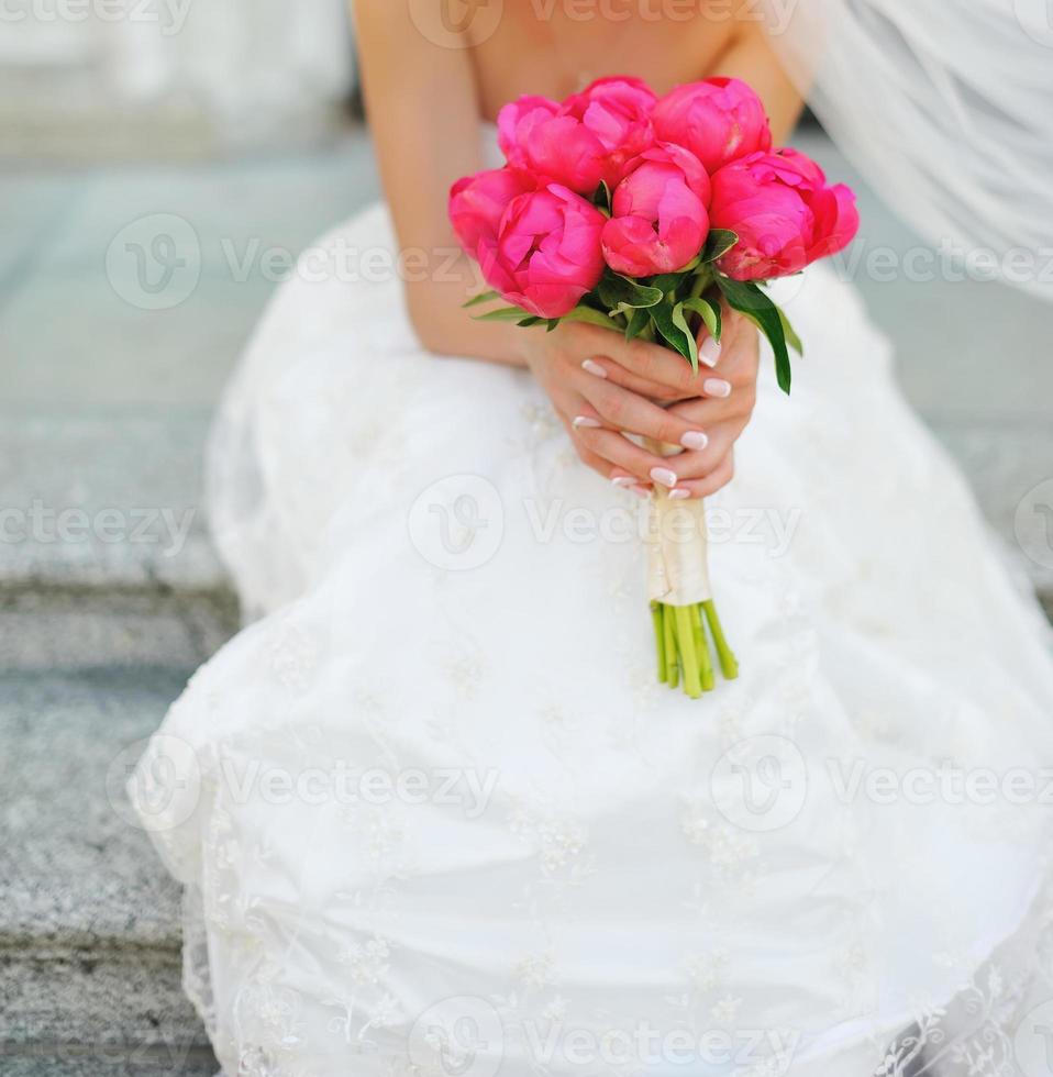 kaukasische Braut am Hochzeitstag. foto