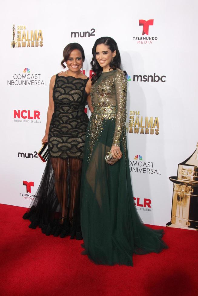 los angeles, 10. oktober - judy reyes, edy ganem bei den nclr alma awards 2014 kommen am 10. oktober 2014 im civic auditorium in pasadena, ca foto