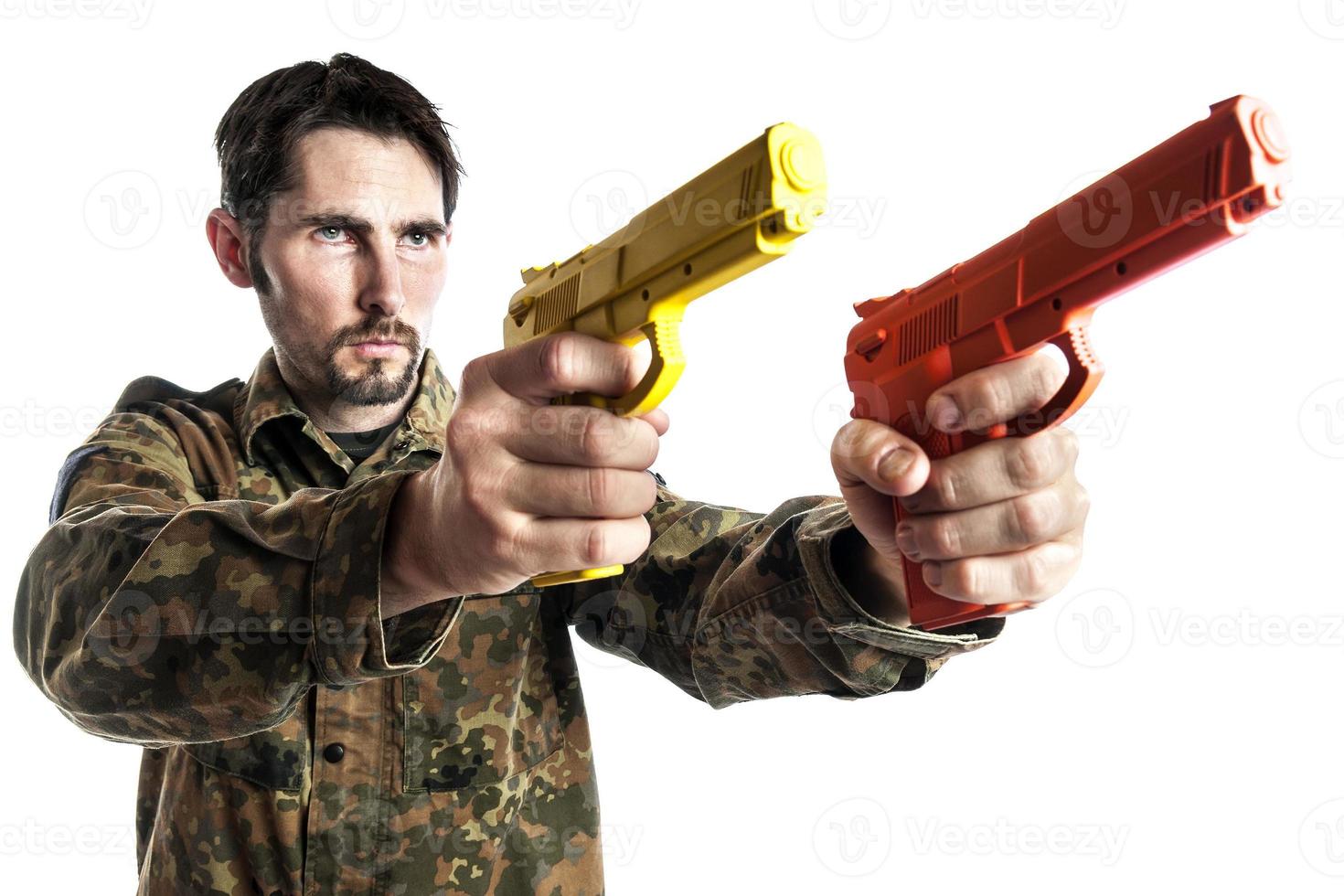 Selbstverteidigungslehrer mit Trainingswaffe foto