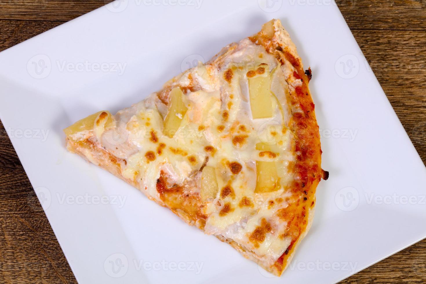 Ananaspizza mit Käse foto