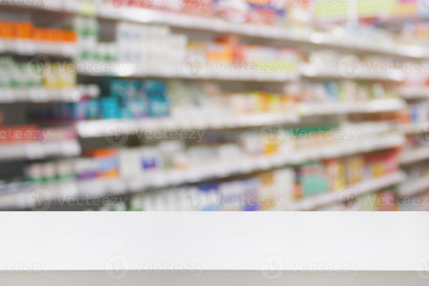 gesundheitspflegeprodukt in den regalen der apotheke verwischt den hintergrund foto