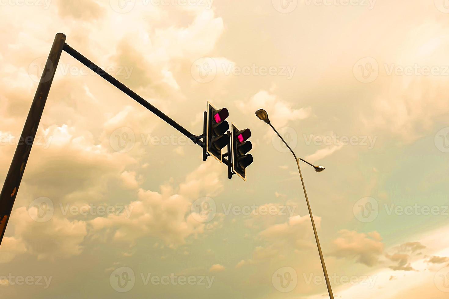 Ampelpfosten mit Sonnenuntergang foto