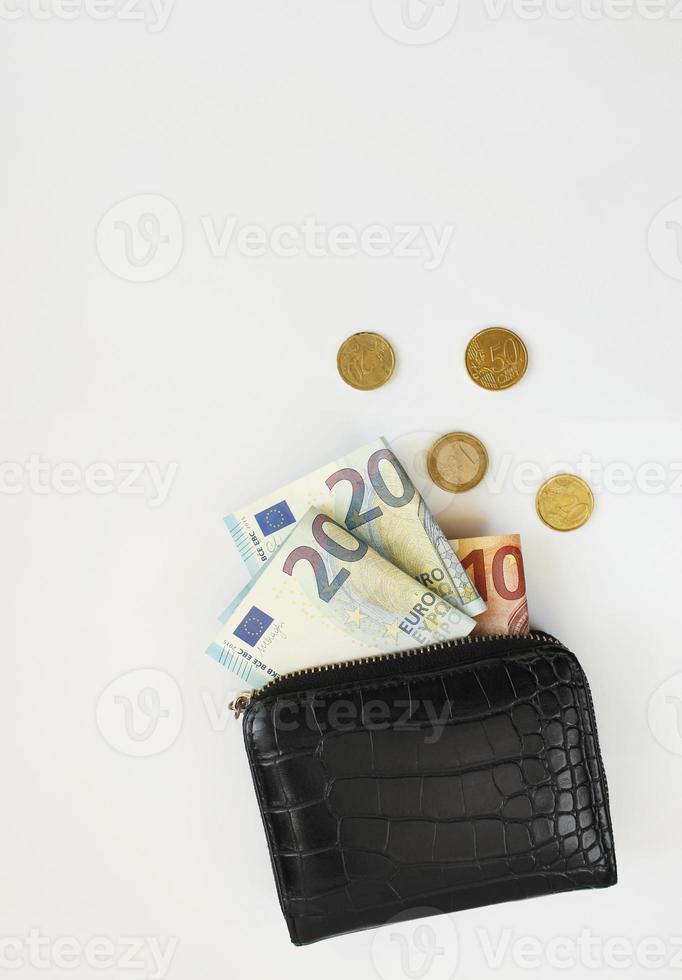 Brieftasche und Euro-Geld. geschäft, finanzen, sparen, bankkonzept. Platz kopieren. Hintergrund für Wirtschaftsnachrichten. foto