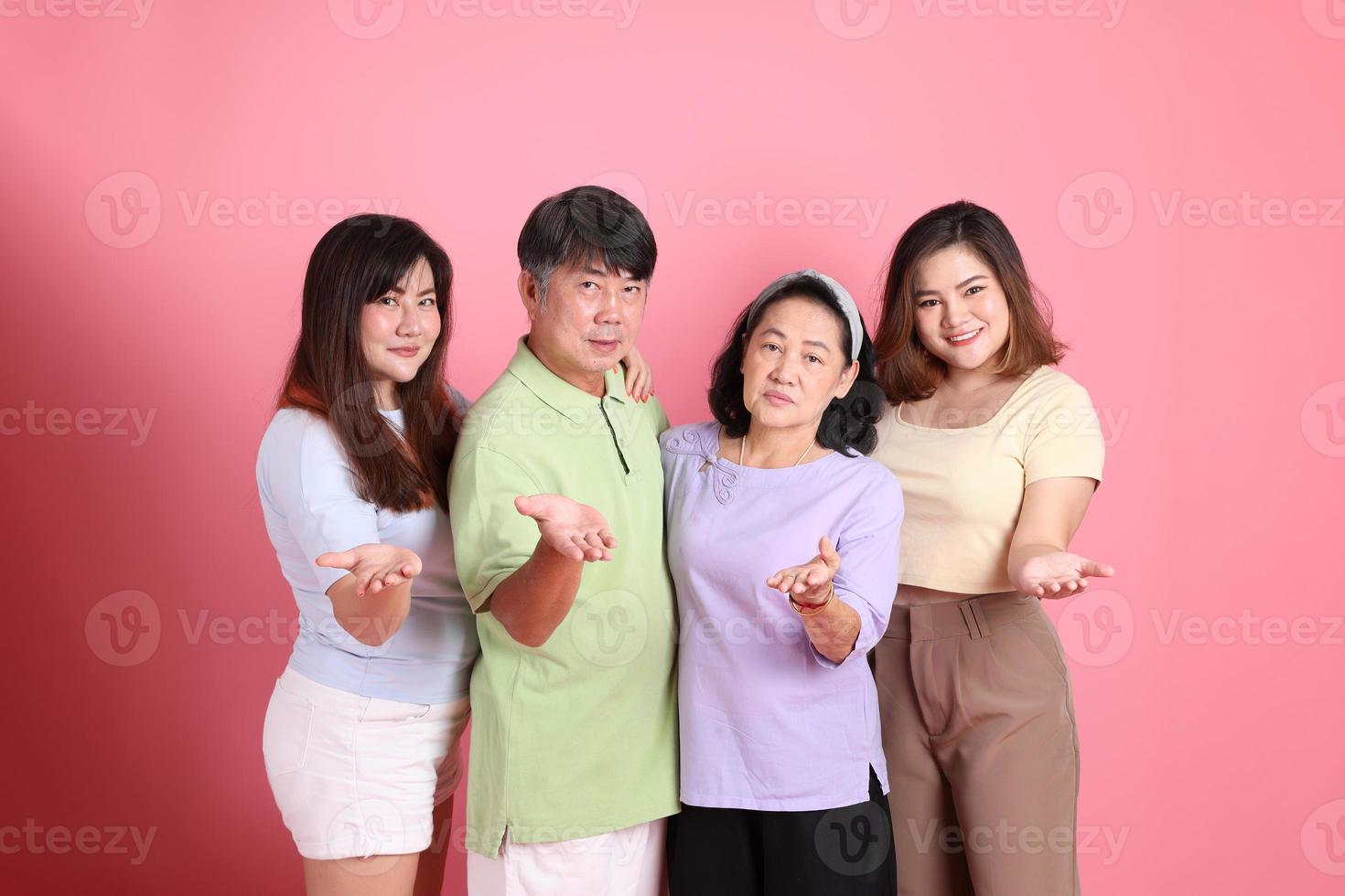 glückliche asiatische Familie foto