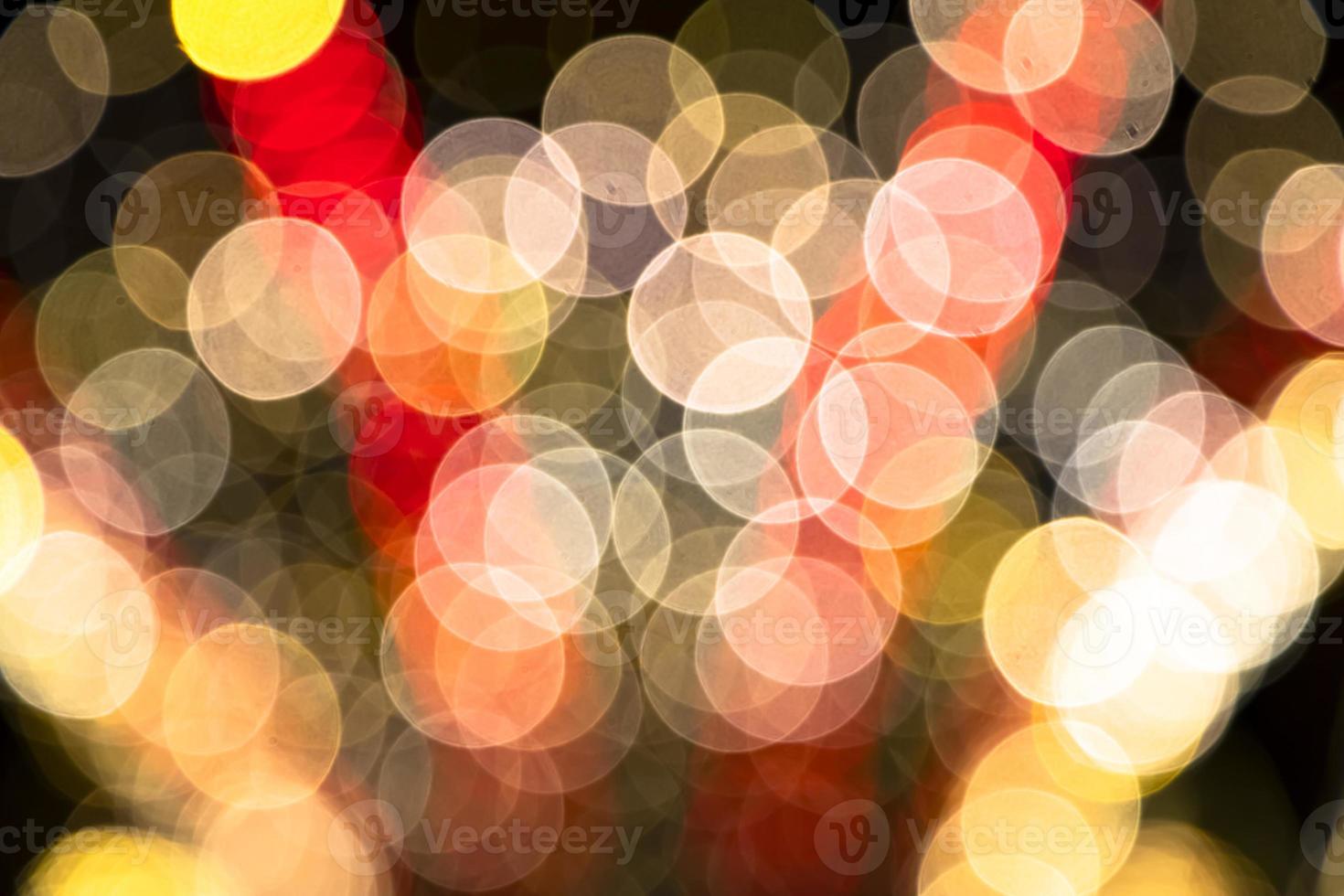 abstrakte Bokeh-Lichteffekte in der Nacht. schwarzer hintergrund mit bunten lichteffekten. Hintergrund mit unscharfen Bokeh-Effekten. abstrakte Hintergrundtextur foto