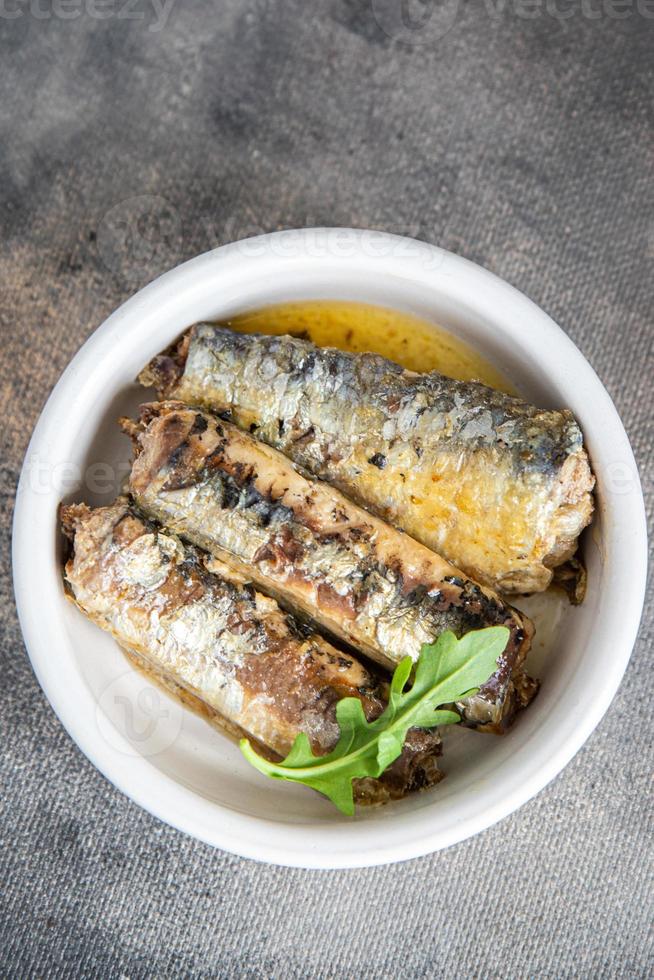 sardine fisch konserven meeresfrüchte frische mahlzeit essen snack diät auf dem tisch kopieren raum essen hintergrund rustikale draufsicht foto