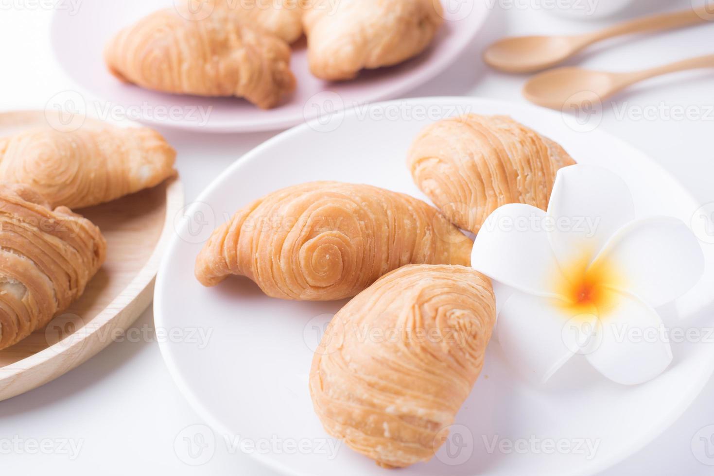 curry puffs sind ein sehr beliebter snack, der aus der amphoe muak lek in der provinz saraburi in zentralthailand stammt foto