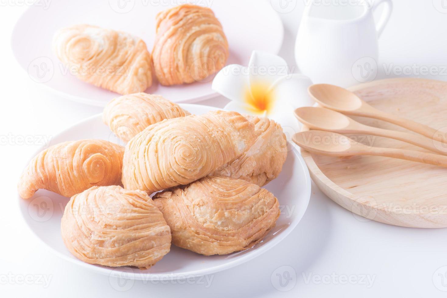 curry puffs sind ein sehr beliebter snack, der aus der amphoe muak lek in der provinz saraburi in zentralthailand stammt foto