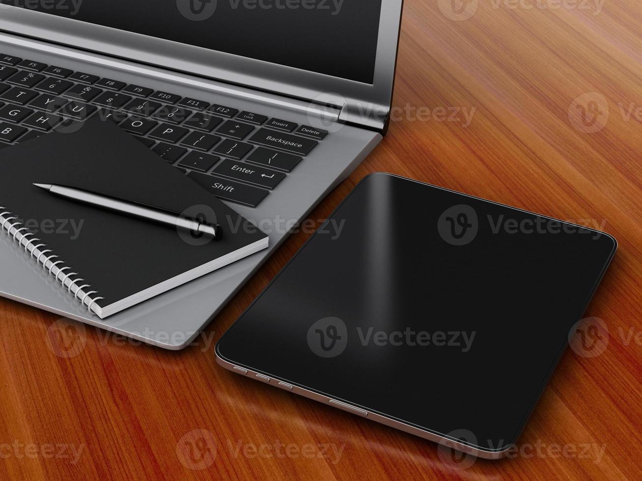 Arbeitsplatz mit digitalem Tablet, Laptop-PC und Notizblock mit Stift. foto
