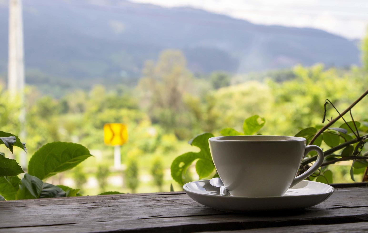 Kaffee in weißer Tasse foto