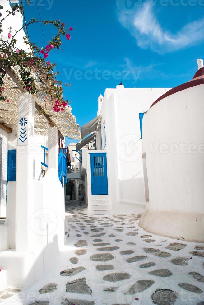 traditionelle griechische Gasse auf der Insel Mykonos, Griechenland foto