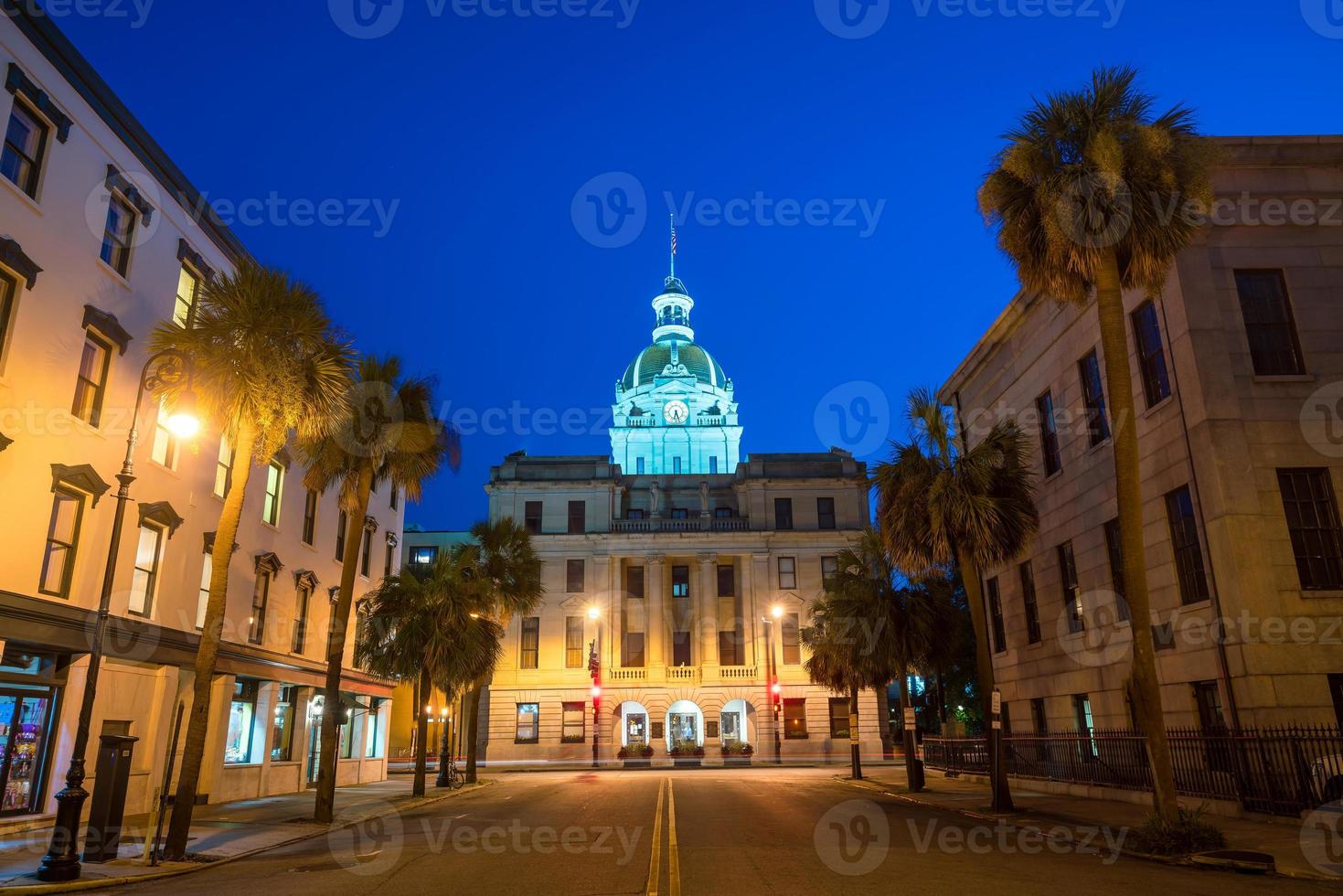 die goldene kuppel des savannah rathauses in savannah foto