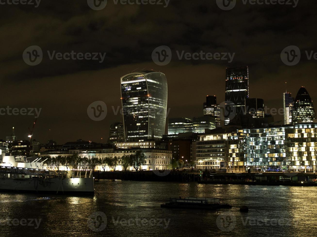 London City bei Nacht foto