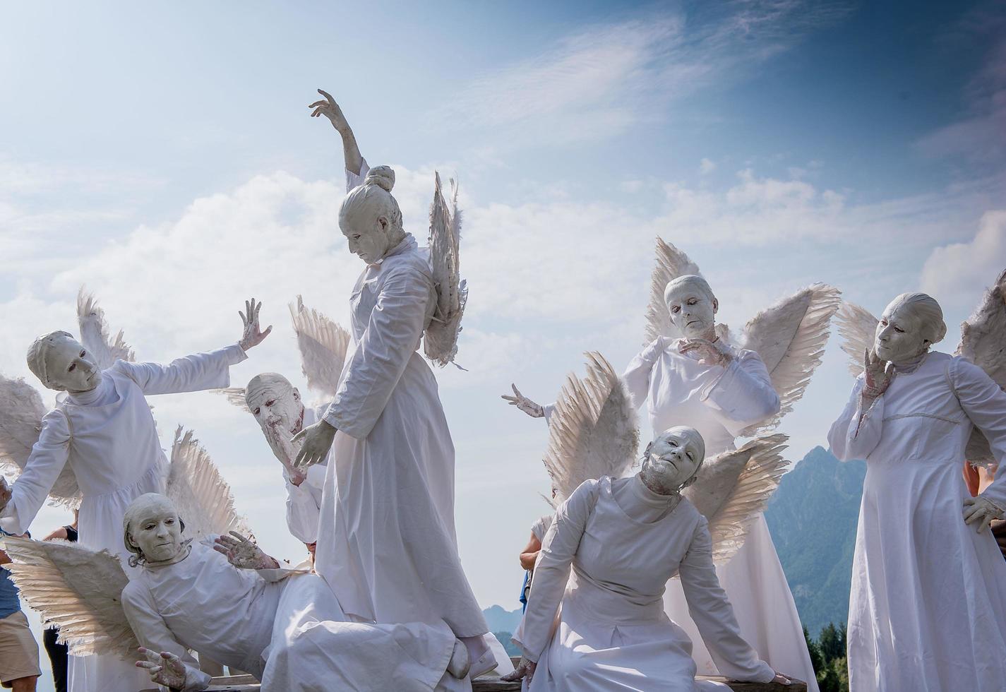 bergamo italien 9. august 2015 unterhaltung theatralisch experimentell für crop kathedrale foto