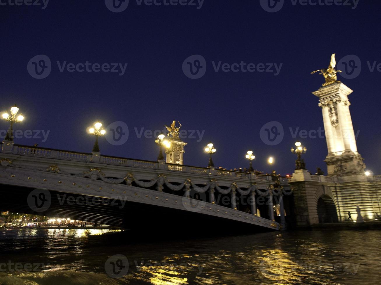 Paris in Frankreich bei Nacht foto